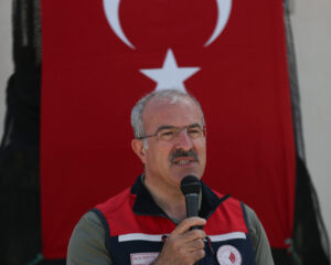 Çanakkale'nin Biga ilçesine bağlı Kemer köyündeki barınakta hazırlıklarını tamamlayan balıkçılar,