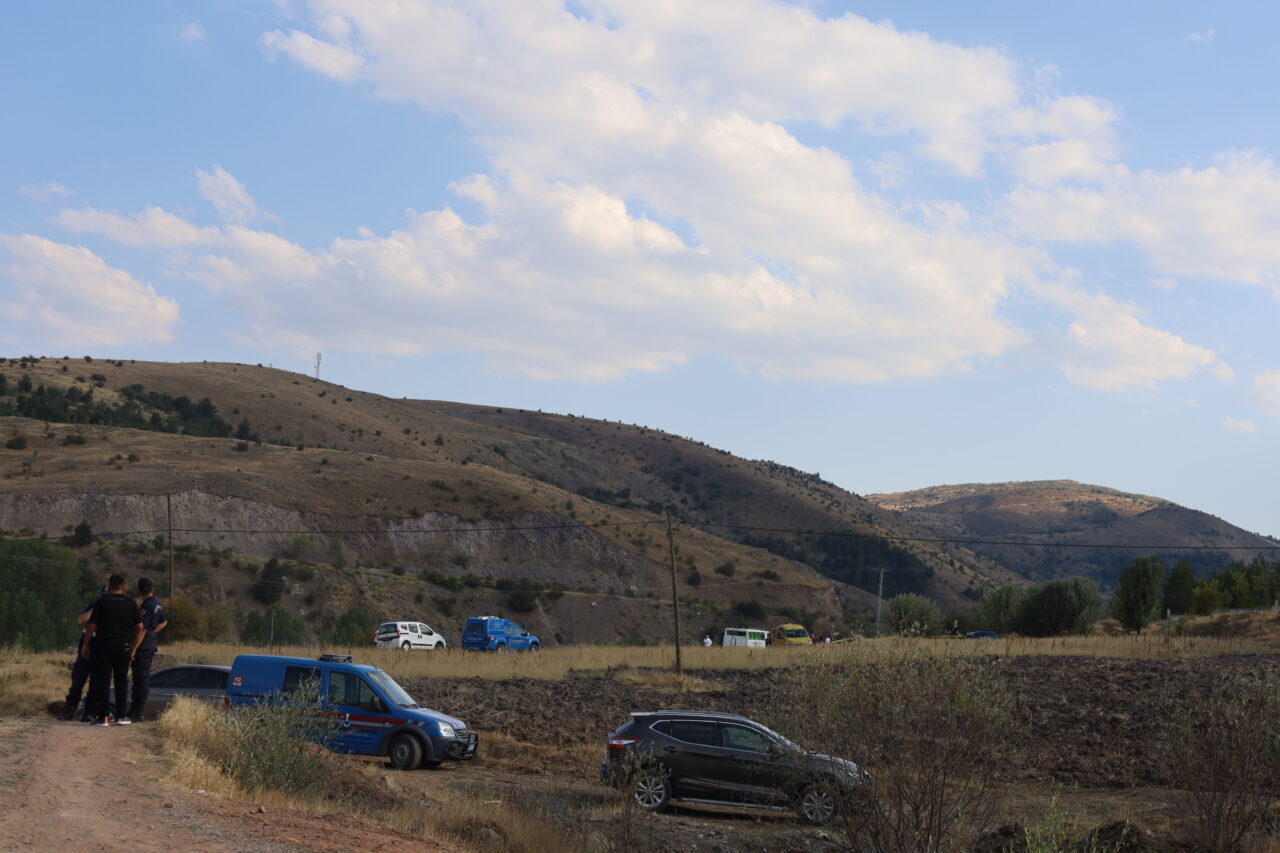 Çankırı'nın Orta ilçesindeki termal su kaynağı yakınında yaşlı bir çiftin