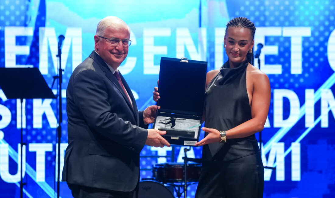 Aile ve Sosyal Hizmetler Bakanı Mahinur Özdemir Göktaş, "Kadın futbolcularımızın