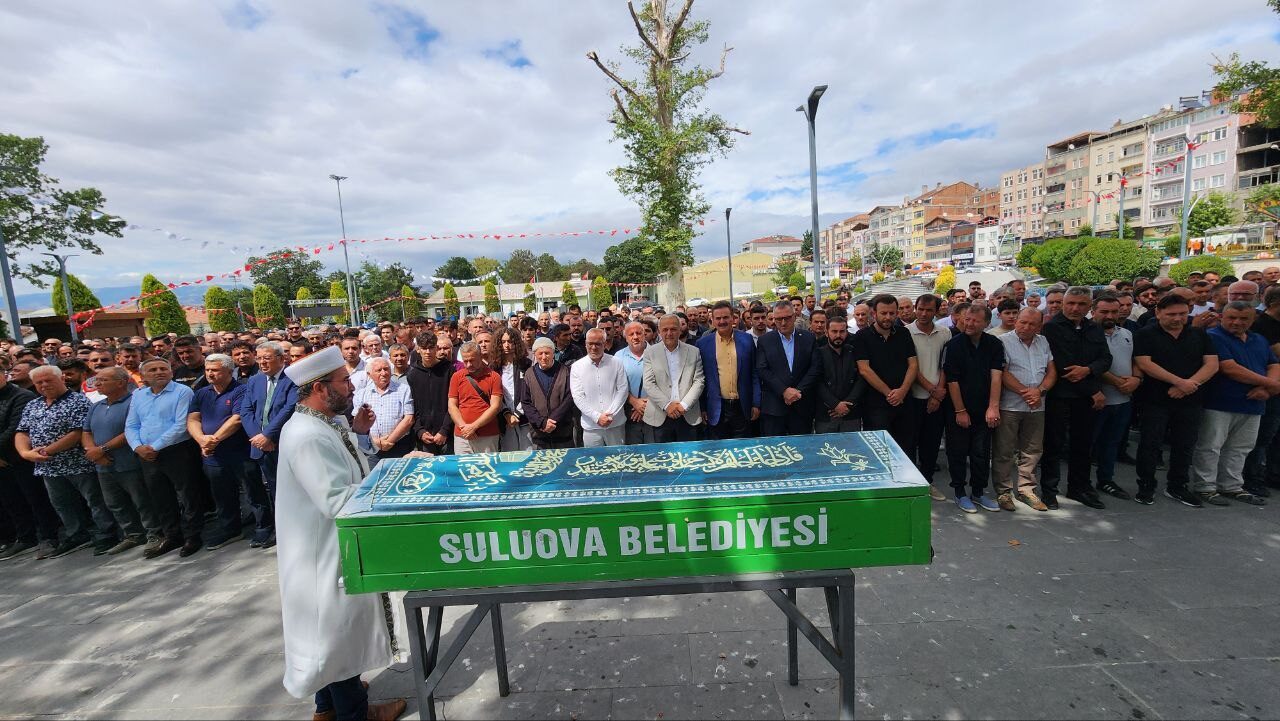 Samsun'da serinlemek için girdiği denizde boğulma tehlikesi geçiren sınıf öğretmeni