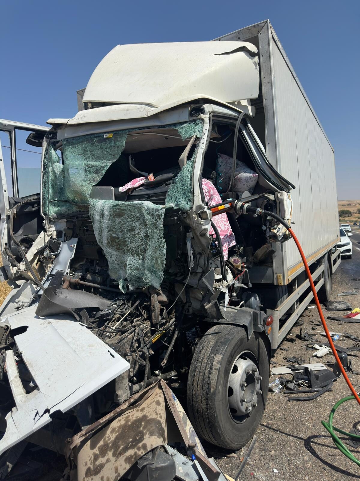 Diyarbakır'ın Silvan ilçesinde saman yüklü araca arkadan çarpan kamyonun sürücüsü