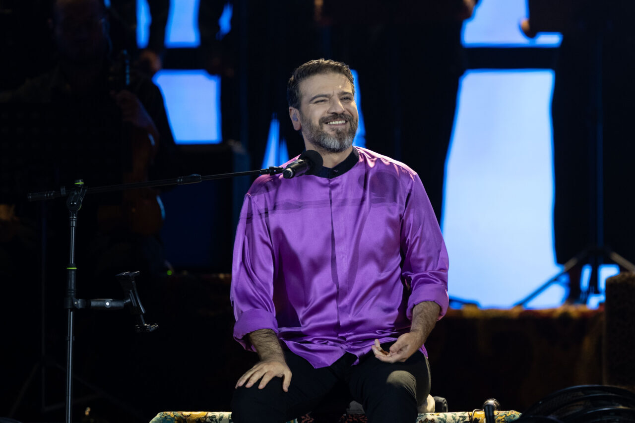 Dünya müziği geleneğinin usta isimlerinden biri olarak gösterilen Sami Yusuf,