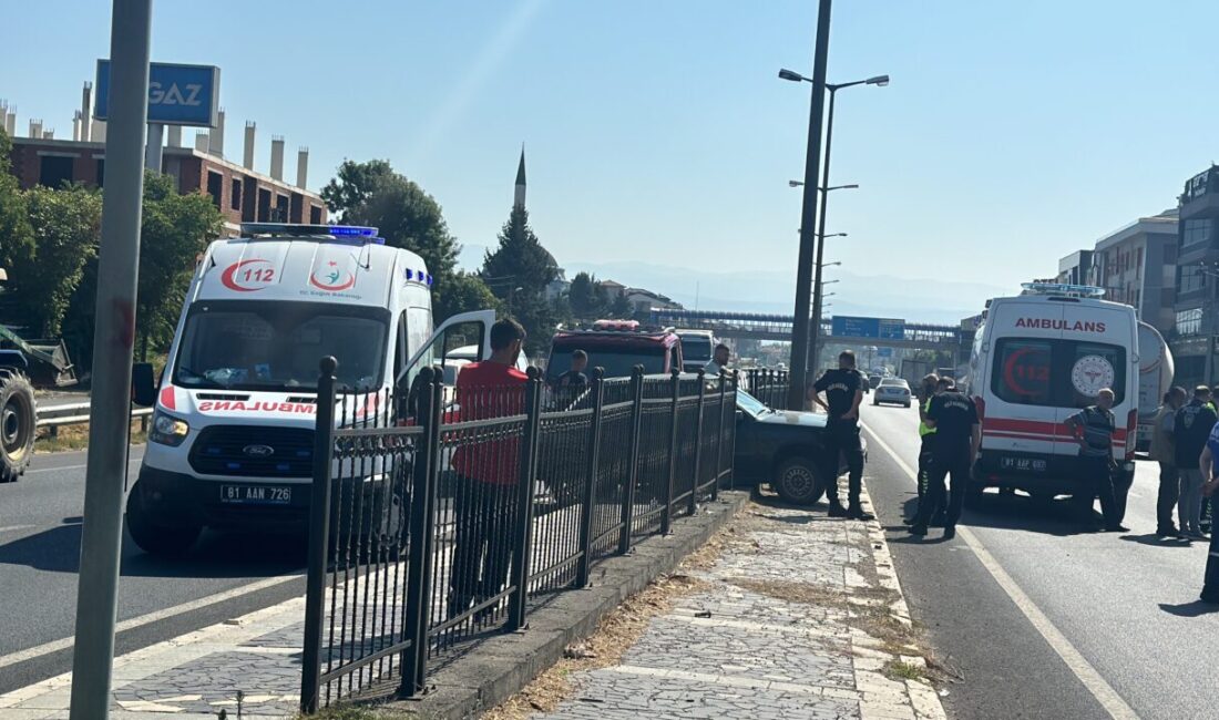  Düzce'de otomobille silobas dorse takılı tırın çarpışması sonucu 7 kişi