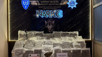 Edirne İl Emniyet Müdürlüğü ekiplerince, bir otomobilde 26 kilo 200