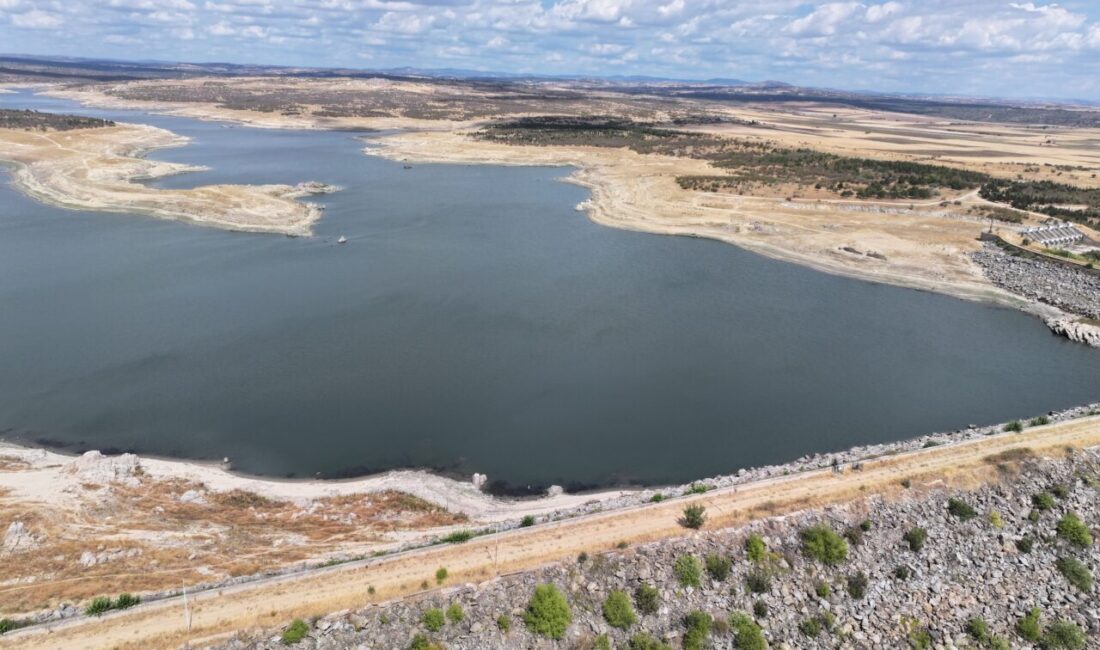 Edirne'deki Süloğlu Barajı'nın su seviyesi kuraklık ve aşırı sıcaklara bağlı
