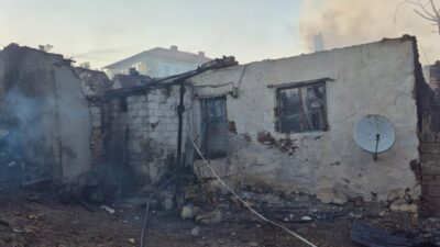  Edirne'nin Havsa ilçesinde çıkan yangında bir ev kullanılamaz hale geldi,