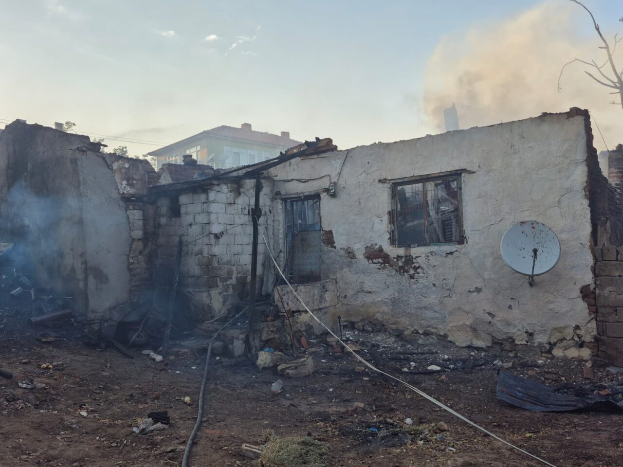  Edirne'nin Havsa ilçesinde çıkan yangında bir ev kullanılamaz hale geldi,
