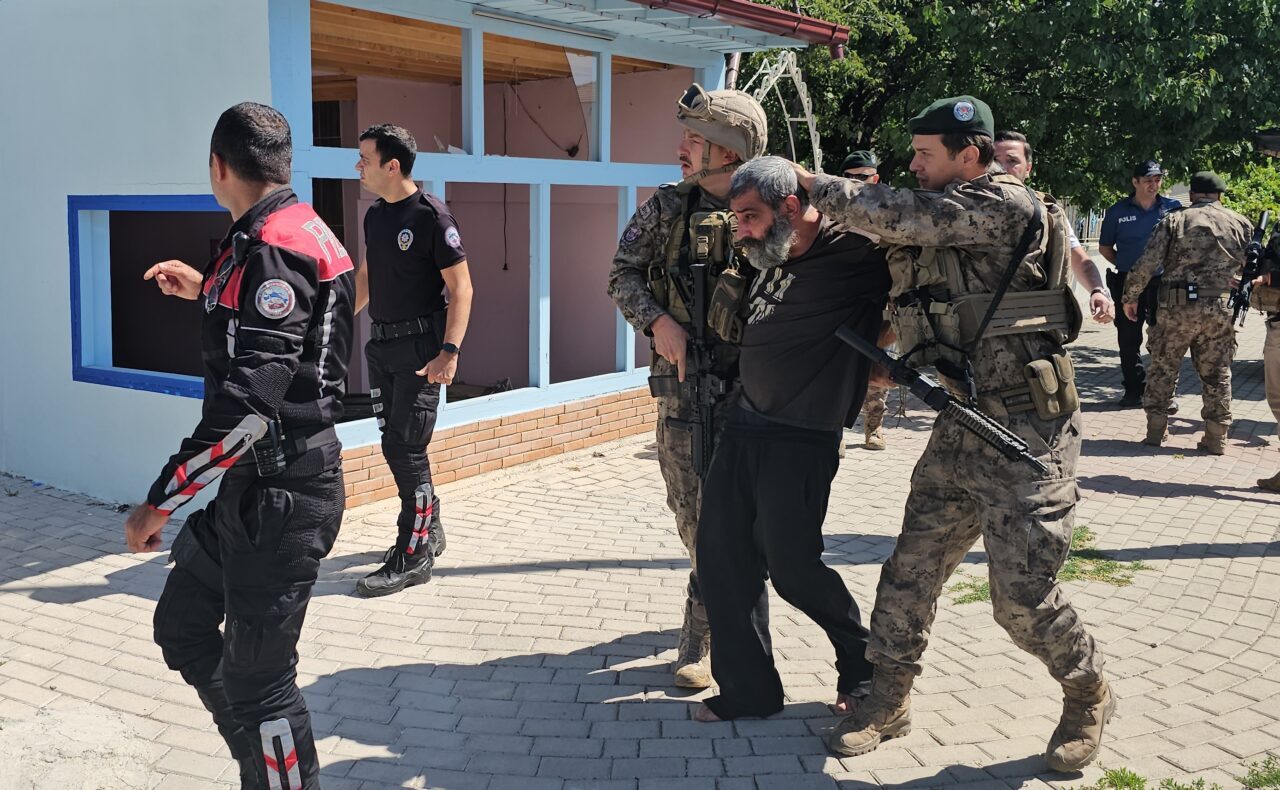 Erzincan'da çıkan silahlı kavgada 1 kişi öldü, 1 kişi yaralandı.