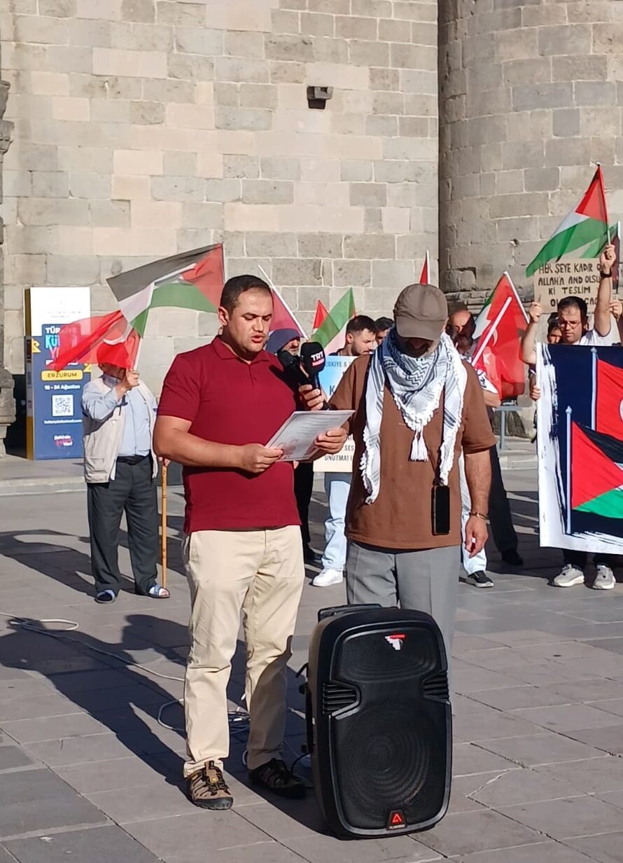  Erzurum'da hekimler ve sağlık çalışanları, İsrail'in Gazze'ye yönelik saldırılarını protesto