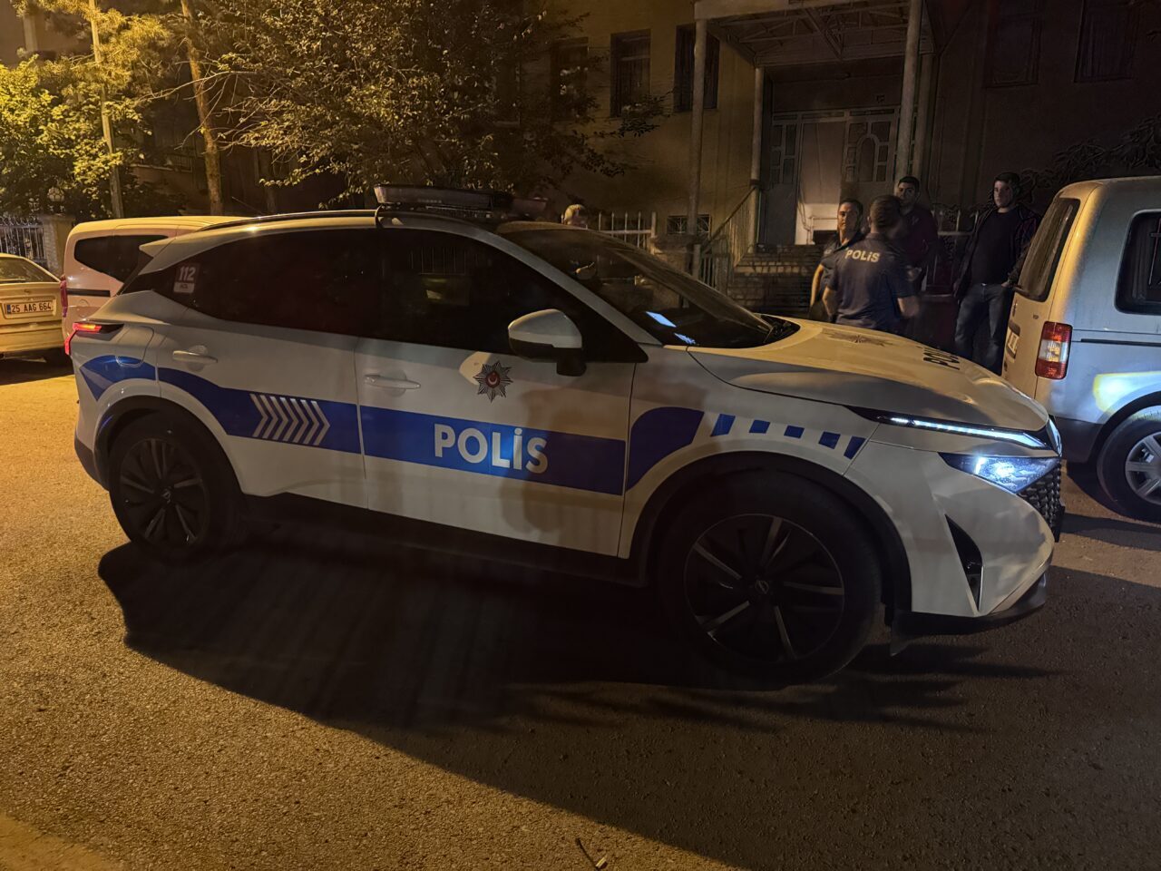 Erzurum'da silahlı saldırıya uğrayan kişi yaralandı.