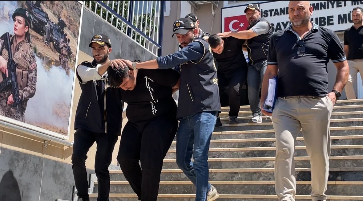 İstanbul Eyüpsultan'da bir kişinin evinin önünde uğradığı silahlı saldırıda hayatını