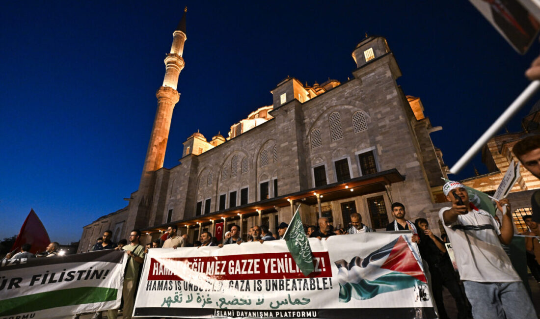 Filistin'e Destek Platformu üyeleri, "Gazze'nin Zaferi İçin Duaya Davet" programı