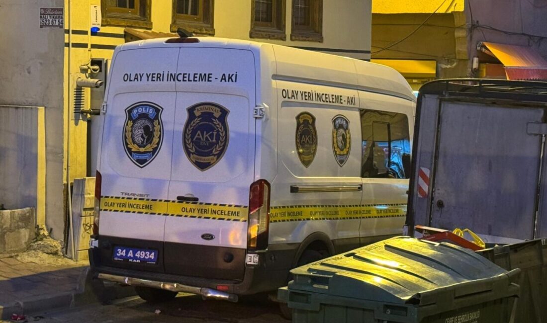 İstanbul'un ilçesi Fatih'te inşaat malzemeleri satılan dükkandaki kuyuda erkek cesedi