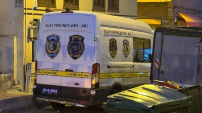 İstanbul'un ilçesi Fatih'te inşaat malzemeleri satılan dükkandaki kuyuda erkek cesedi