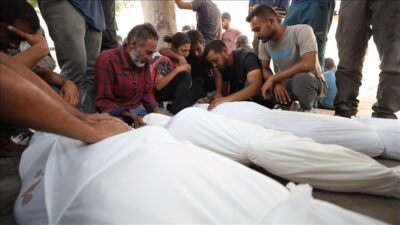 İsrail ordusunun Gazze Şeridi'nin çeşitli bölgelerine sabah saatlerinden bu yana