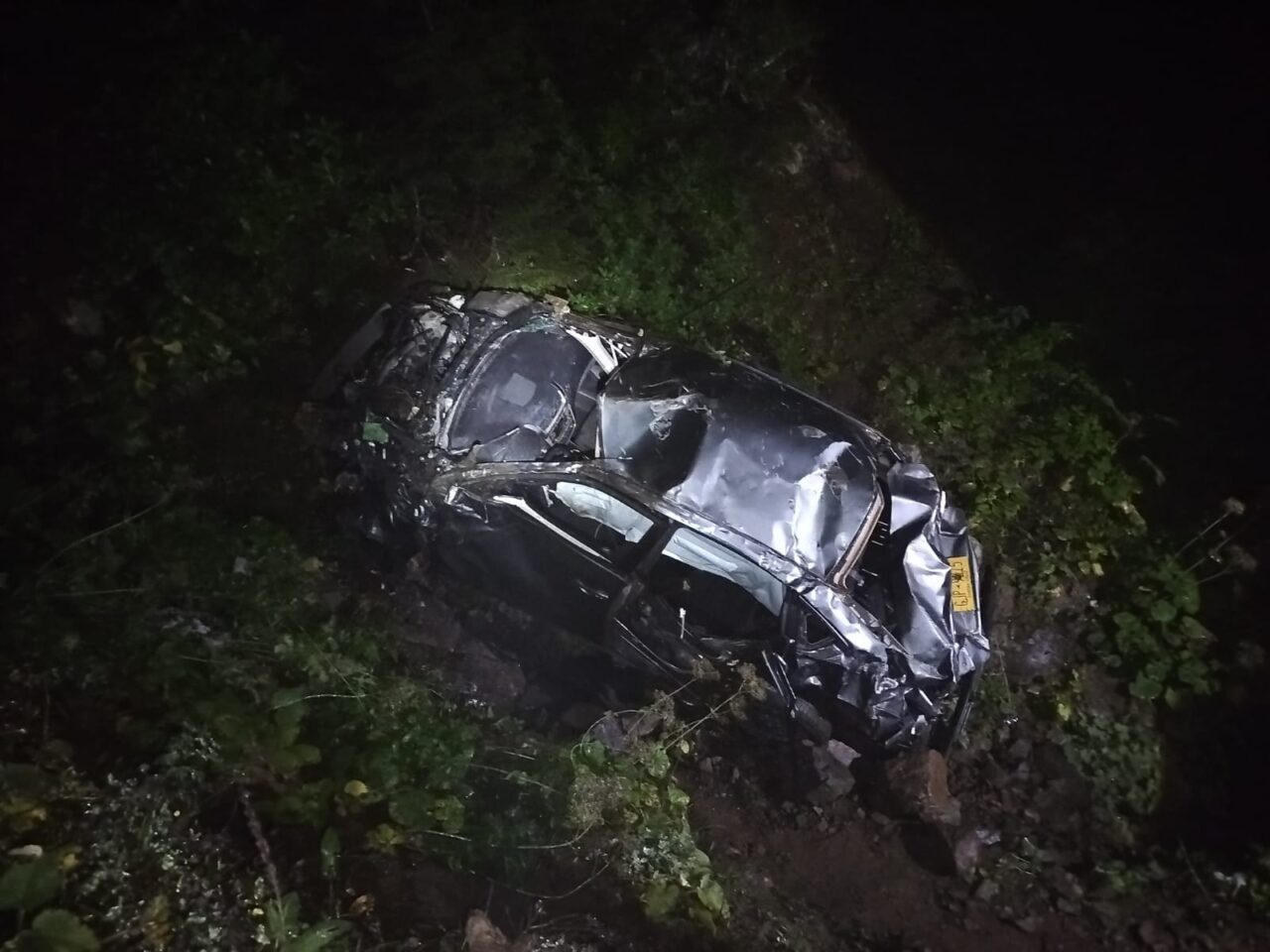 Giresun'un Yağlıdere ilçesinde otomobilin uçuruma yuvarlandığı kazada aynı aileden 3