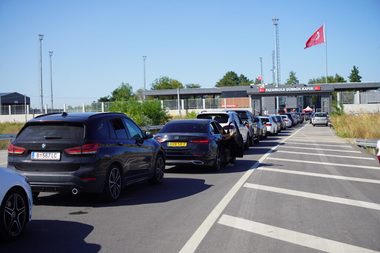  Yıllık izinlerini Türkiye'de geçiren gurbetçilerin yaşadıkları ülkelere dönüş yolculuğu devam