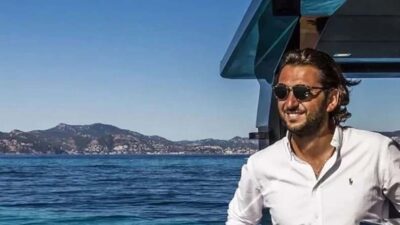 Yalova'da'da Bozcaada'ya gitmek üzere denize açıldığı tekknesi, parçalanmış ve yarı