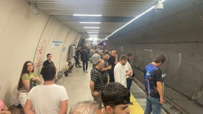 İstanbul'da M3 Bakırköy-Kayaşehir Metro Hattı'nda teknik arıza nedeniyle yoğunluk yaşanıyor.