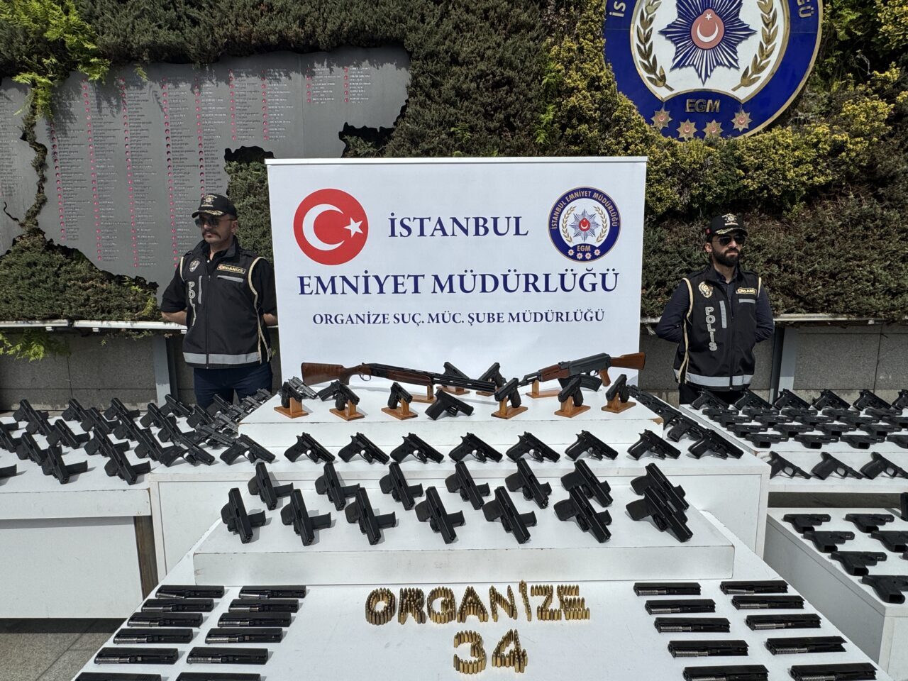 İstanbul'da, suç örgütlerine yönelik düzenlenen operasyonlarda gözaltına alınan 24 şüpheliden