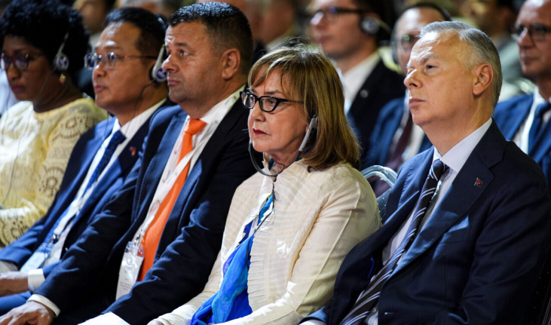 İzmir Büyükşehir Belediyesinin Ticaret Bakanlığının himayesinde bu yıl "şehrinde kalbinde"