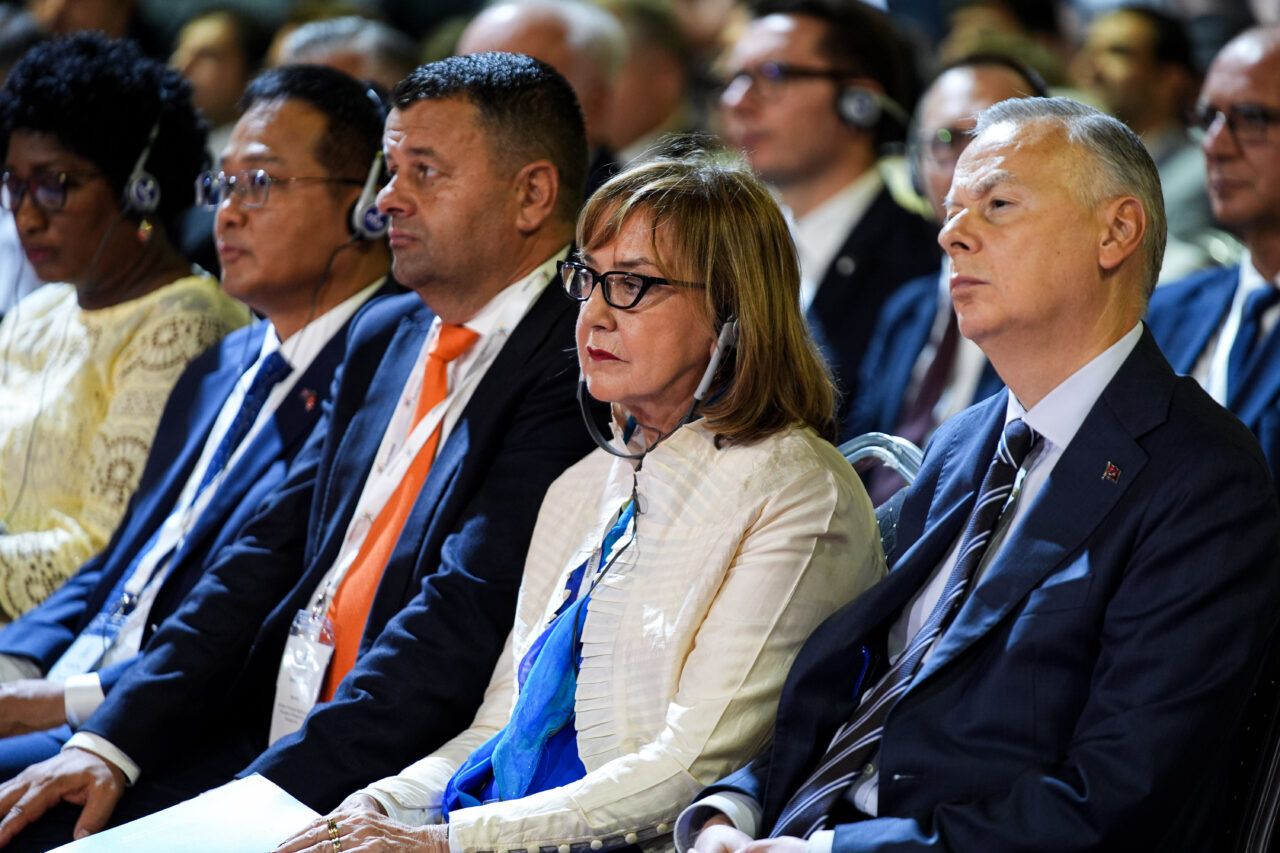 İzmir Büyükşehir Belediyesinin Ticaret Bakanlığının himayesinde bu yıl "şehrinde kalbinde"