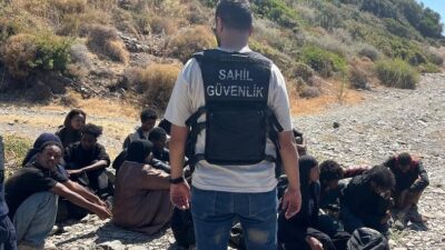  İzmir'in Seferihisar ve Karaburun ilçelerinde 47 düzensiz göçmen yakalandı.