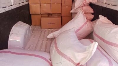  İzmir'in Torbalı ilçesinde düzenlenen kaçakçılık operasyonunda 4 şüpheli gözaltına alındı.