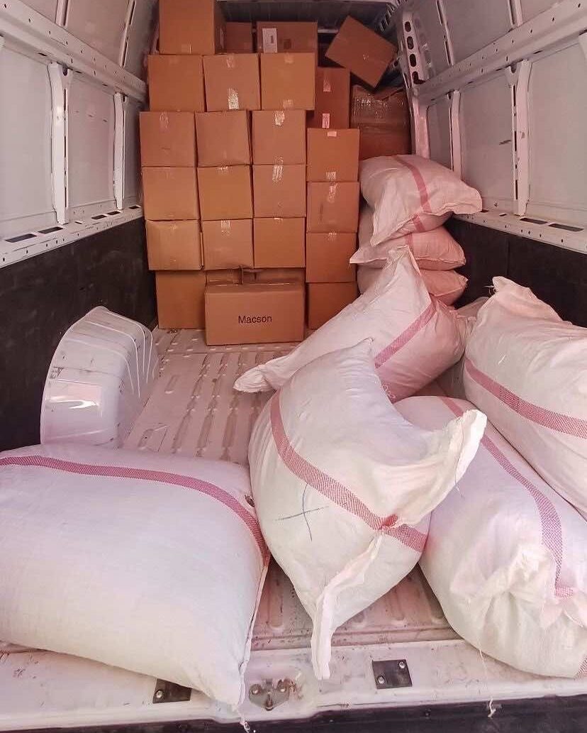  İzmir'in Torbalı ilçesinde düzenlenen kaçakçılık operasyonunda 4 şüpheli gözaltına alındı.