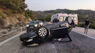 İzmir'in Foça ilçesinde otomobillerin çarpıştığı kazada biri çocuk, 4 kişi