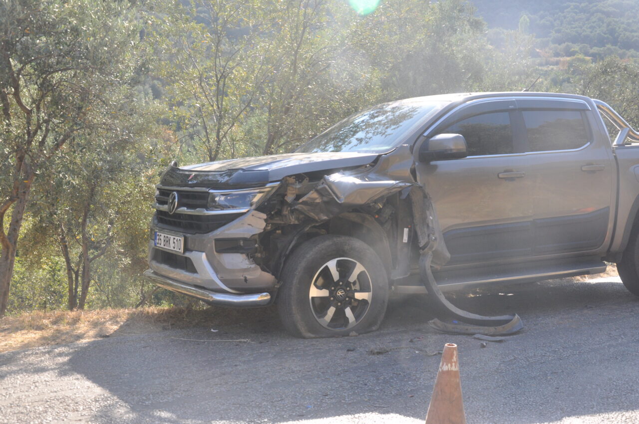 İzmir'in Ödemiş ilçesinde pikapla motosikletin çarpıştığı kazada 1 kişi öldü,