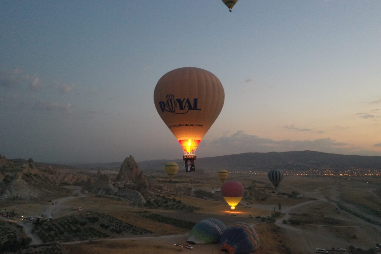 Kapadokya bölgesindeki sıcak hava balonları, 30 Ağustos Zafer Bayramı dolayısıyla