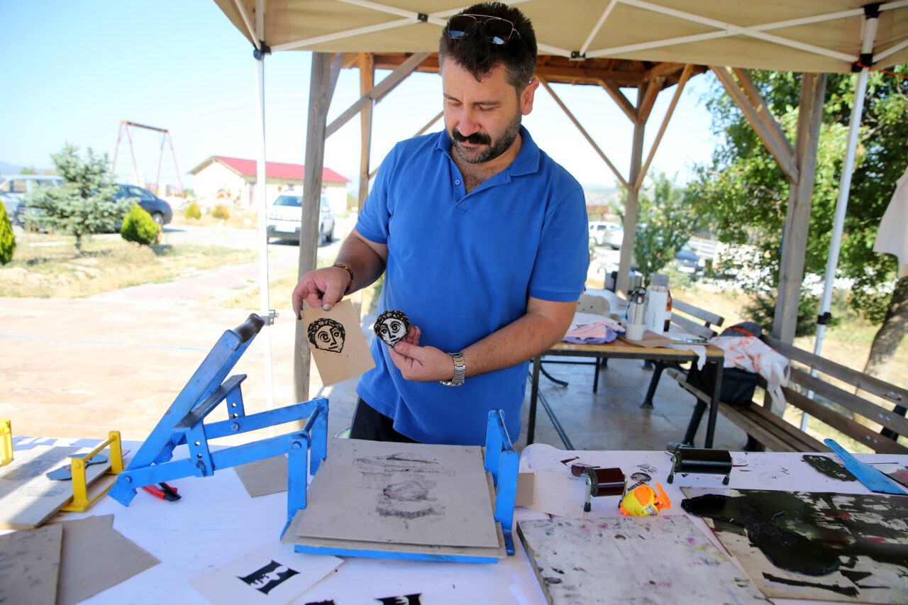 Karabük'ün Eskipazar ilçesinde düzenlenen Uluslararası Sanat Terapisi Çalıştayı sona erdi.