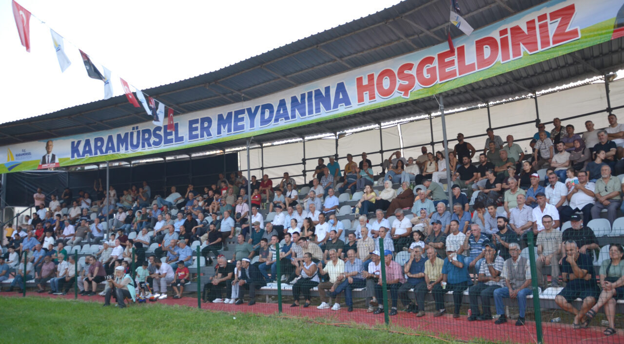  Kocaeli'nin Karamürsel ilçesinde bu yıl 41'ncisi düzenlenen Geleneksel Karamürsel Yağlı