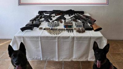 Kars'ta silah ve mühimmat ticareti yapanlara yönelik düzenlenen operasyonda yakalanan