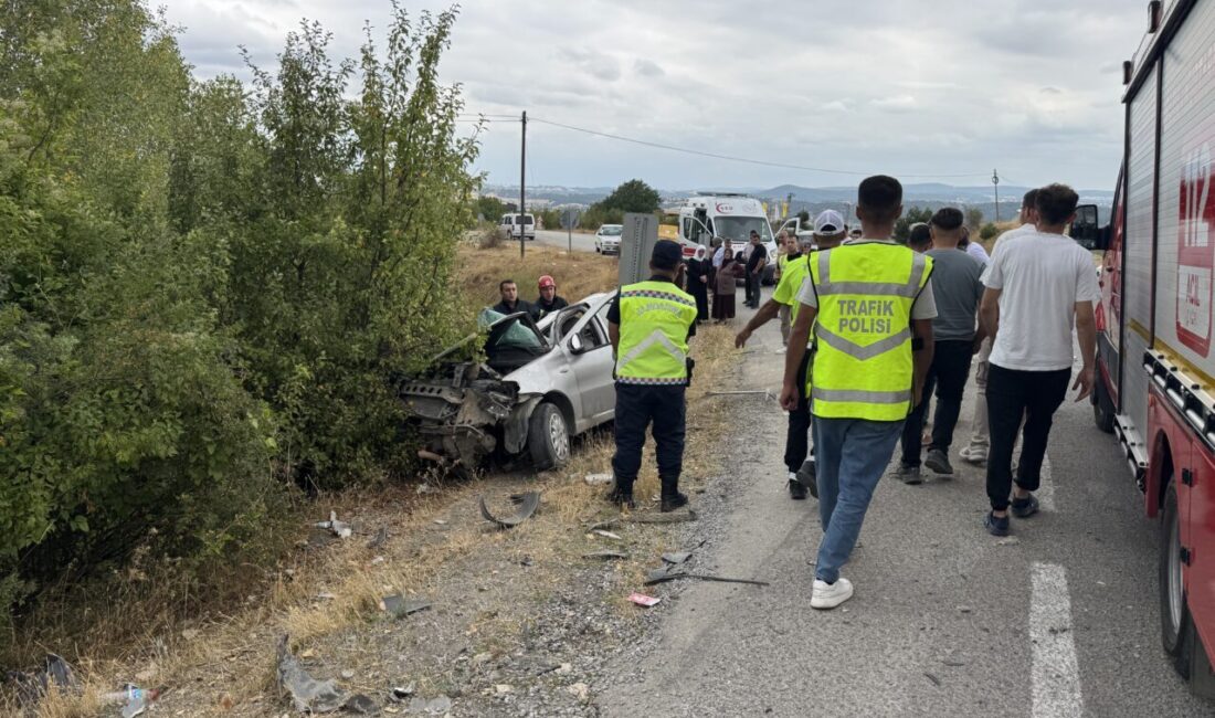  Kastamonu'da hafriyat kamyonu ile otomobilin çarpıştığı kazada 15 yaşındaki çocuk