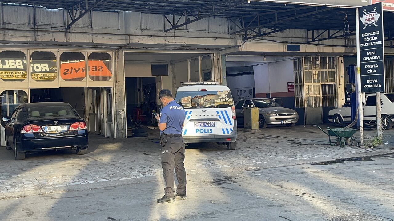  Kayseri'de oto tamirhanede çalışan kalfa, silahla iş yerindeki çırağı kazara