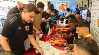 Trendyol Süper Lig ekiplerinden Zecorner Kayserispor'da 5 futbolcu, düzenlenen imza