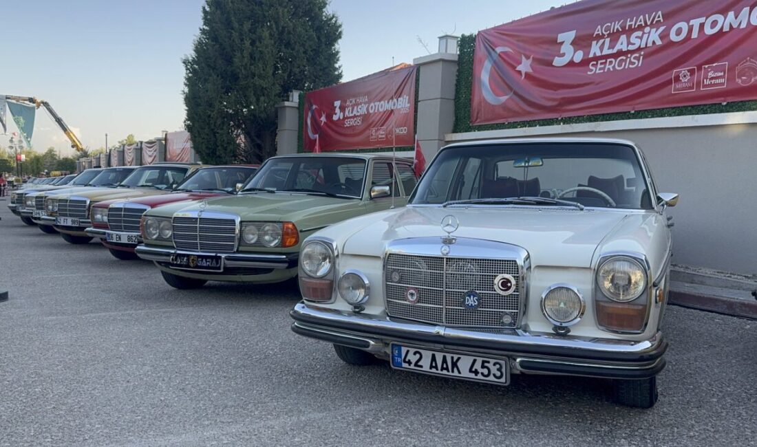  Konya Klasik Otomobilciler Derneği ve Meram Belediyesince organize edilen "3.