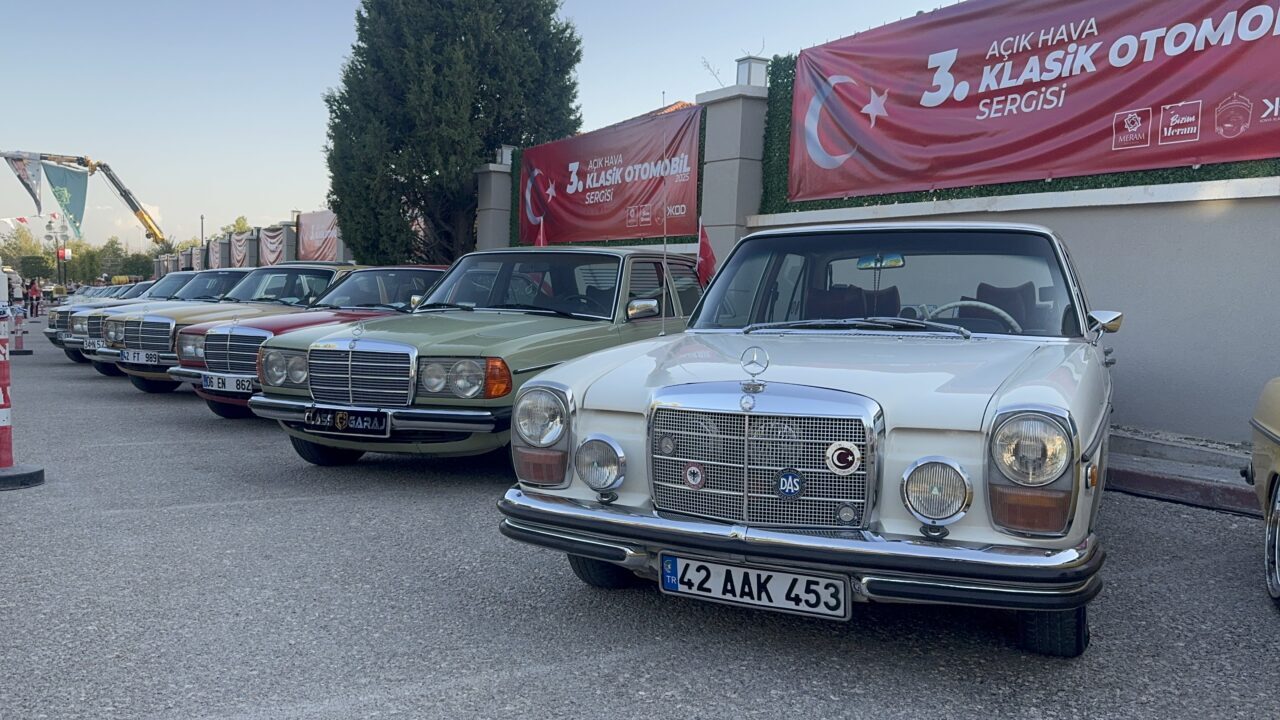  Konya Klasik Otomobilciler Derneği ve Meram Belediyesince organize edilen "3.