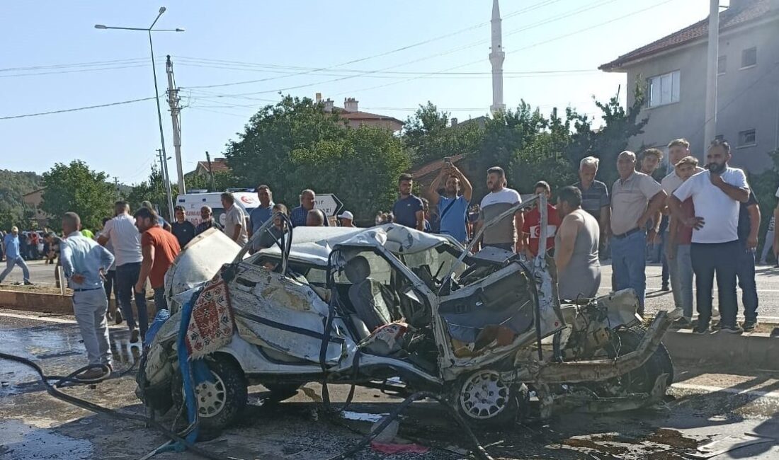 Konya’nın Doğanhisar ilçesinde otomobille çarpışan çekicinin devrildiği kazada 3 kişi