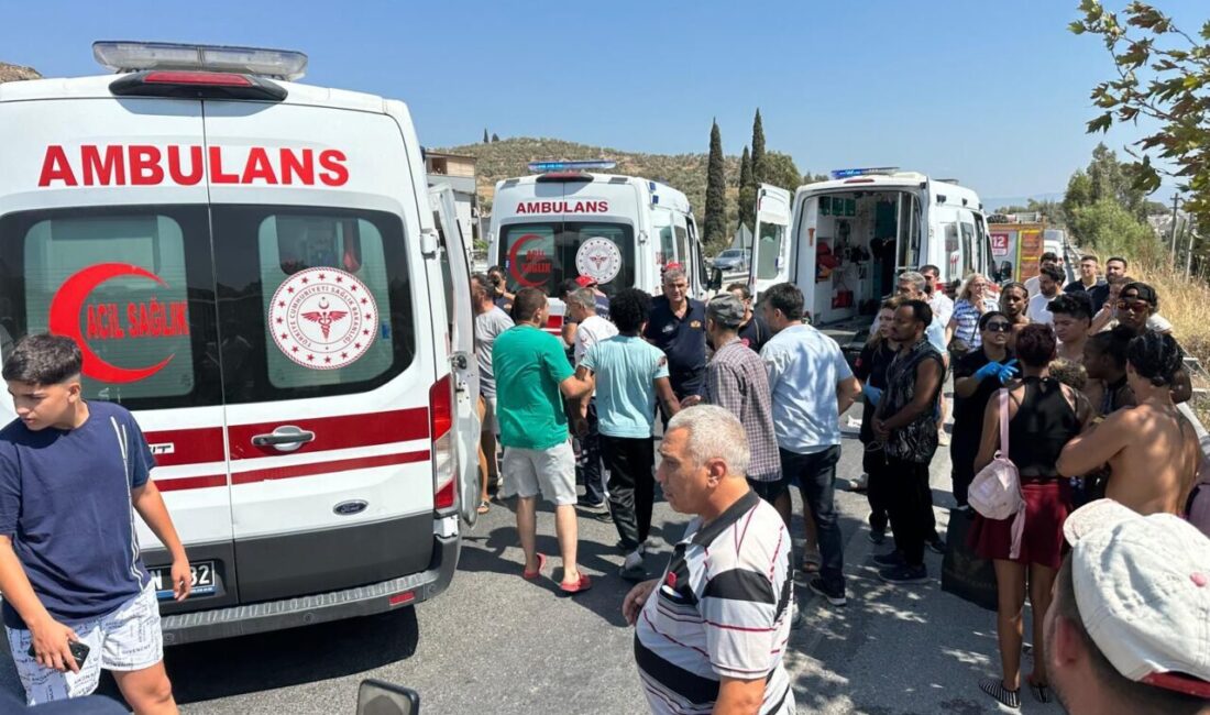 Aydın'ın Kuşadası ilçesinde yabancı turistleri taşıyan minibüsün devrilmesi sonucu 7