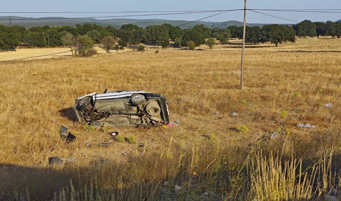 Kütahya'nın Emet ilçesinde, otomobilin tarlaya devrilmesi sonucu 1 kişi öldü,