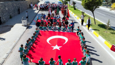 Malatya'nın Darende ilçesinde Zengibar Karakucak Güreş ve Kültür Festivali, kortej