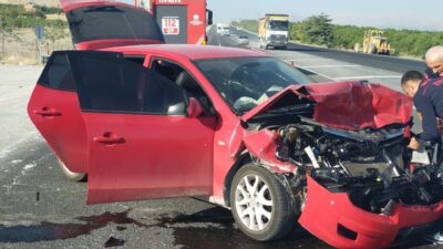 Malatya'nın Yeşilyurt ilçesinde çekiciye bağlı römorka çarpan otomobildeki 5 kişi