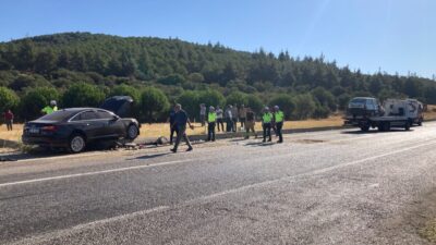 Manisa'nın Sarıgöl ilçesinde iki otomobilin çarpışması sonucu bir kişi hayatını