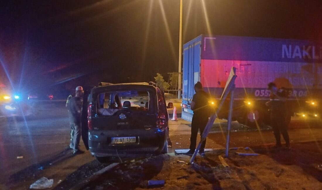 Manisa'nın Salihli ilçesinde kamyonla hafif ticari aracın çarpışması sonucu 1