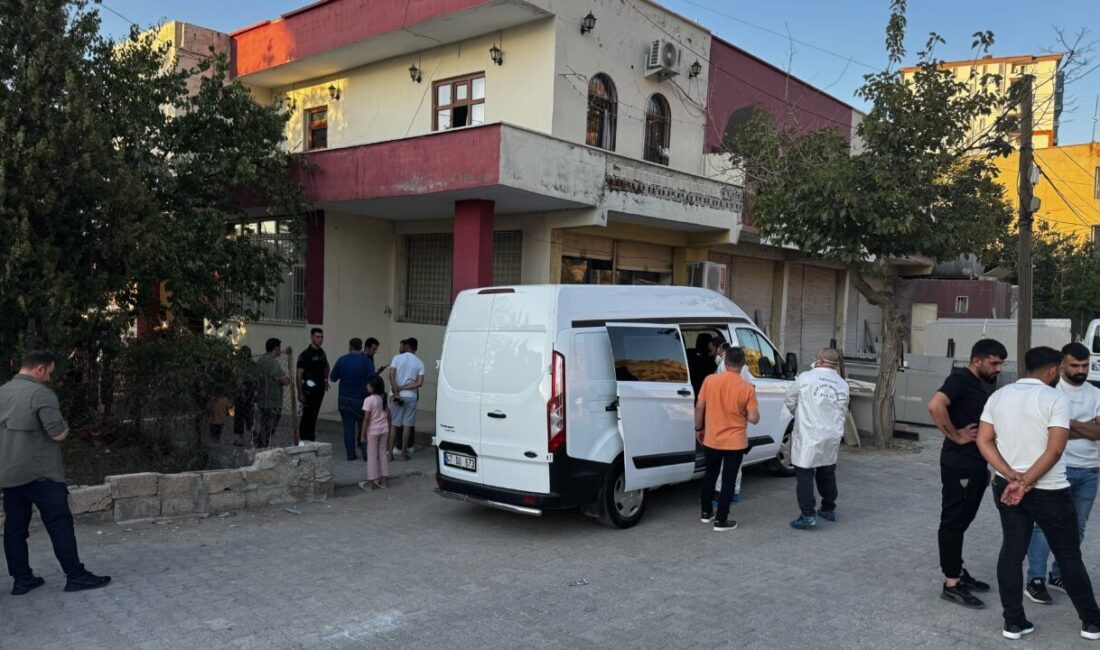 Mardin'in Merkez Artuklu ilçesinde 60 yaşındaki kadın evinde ölü bulundu.