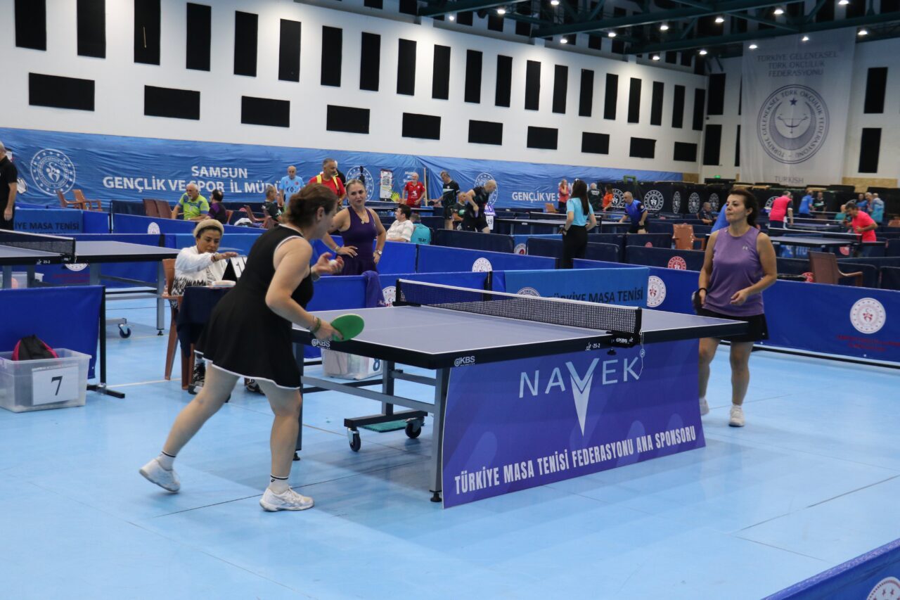  Masa tenisinde, Veteranlar Türkiye Şampiyonası Samsun'da başladı.
