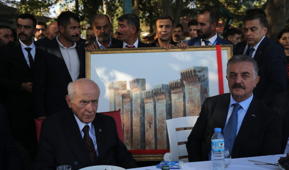 MHP Genel Başkanı Devlet Bahçeli, Bitlis'in Ahlat ilçesinde partililer ve